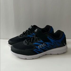 Fila Black and Blue Sneakers with Modern Design